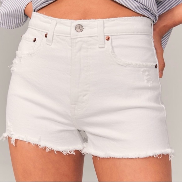 Abercrombie & Fitch Pants - Abercrombie & Fitch The Mom Short High Rise White Denim Curve Love Size 32 / 14